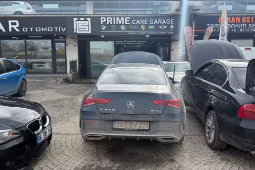 mercedes cla 200 dükkan önü
